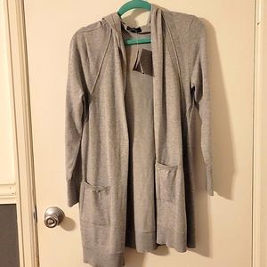 Verve ami gray cardigan size medium, has 2 pockets and a hood
